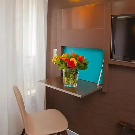 Hotel Lumieres Montmartre