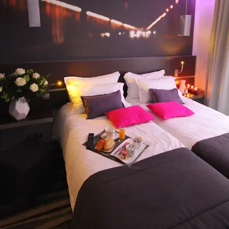 Hotel Lumieres Montmartre Paris