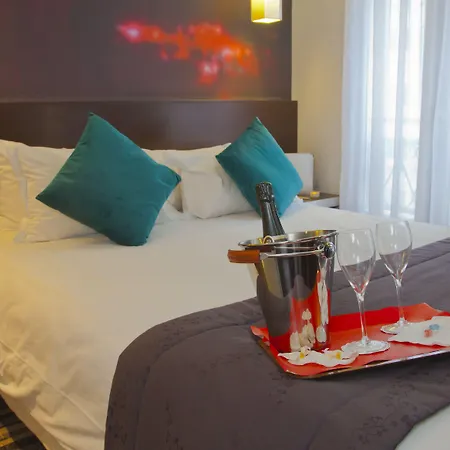 Отель Lumieres Montmartre Париж