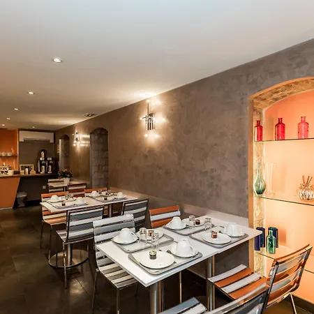 Отель Lumieres Montmartre 3*