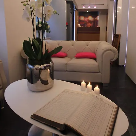 Отель Lumieres Montmartre Париж