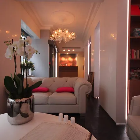 Отель Lumieres Montmartre 3*