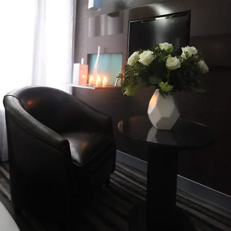 Lumieres Montmartre Париж