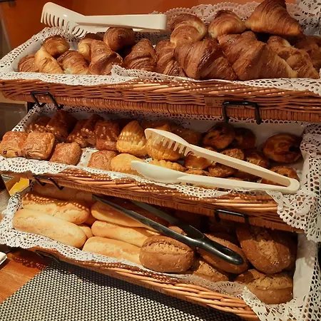 Отель Lumieres Montmartre