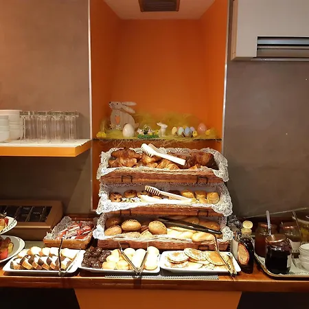 Отель Lumieres Montmartre 3*