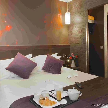 Lumieres Montmartre Hotel