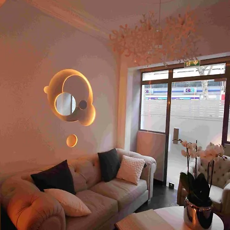 Lumieres Montmartre Hotel