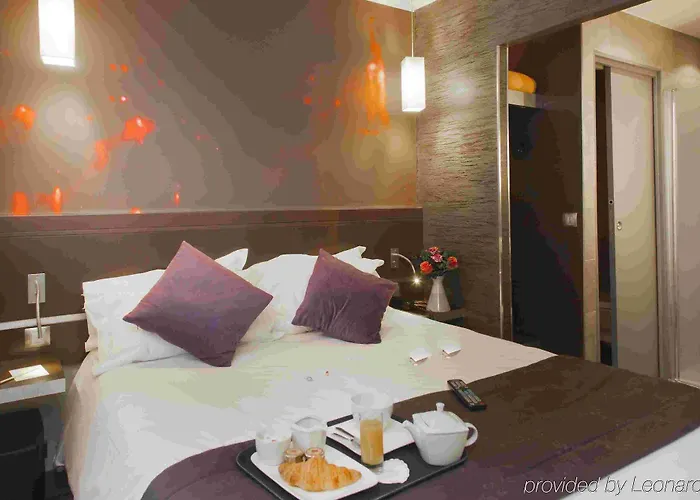 Lumieres Montmartre Hotel