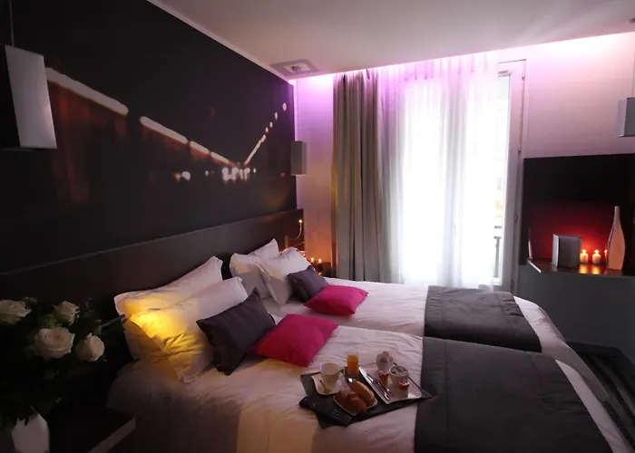 Hotel Lumieres Montmartre Paris