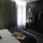 Lumieres Montmartre Hotel