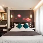 Lumieres Montmartre Hotel 3*