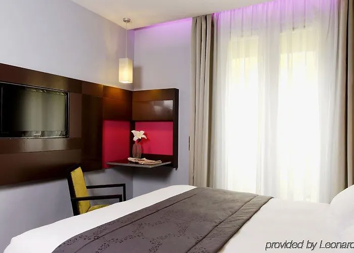 Отель Lumieres Montmartre 3*
